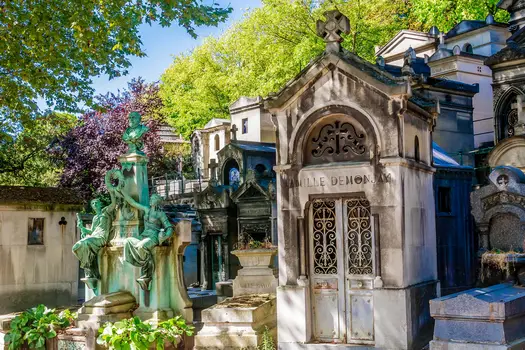 pere lachaise cemetery